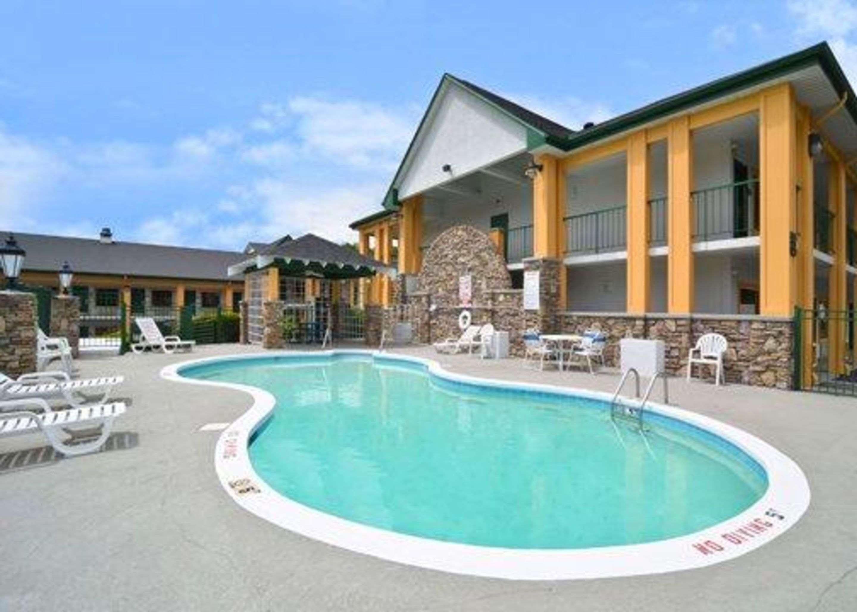 Quality Inn & Suites Biltmore East Asheville Exterior foto