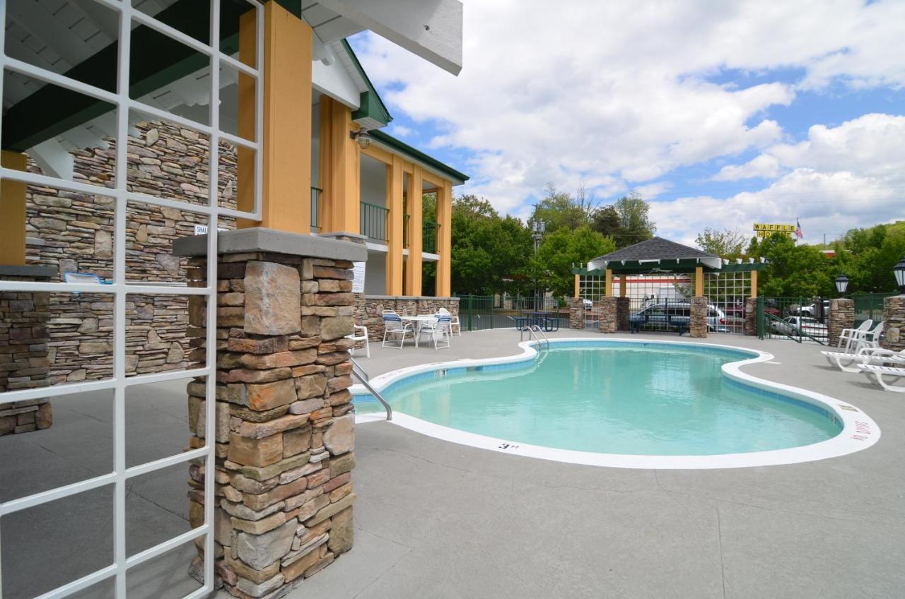 Quality Inn & Suites Biltmore East Asheville Exterior foto