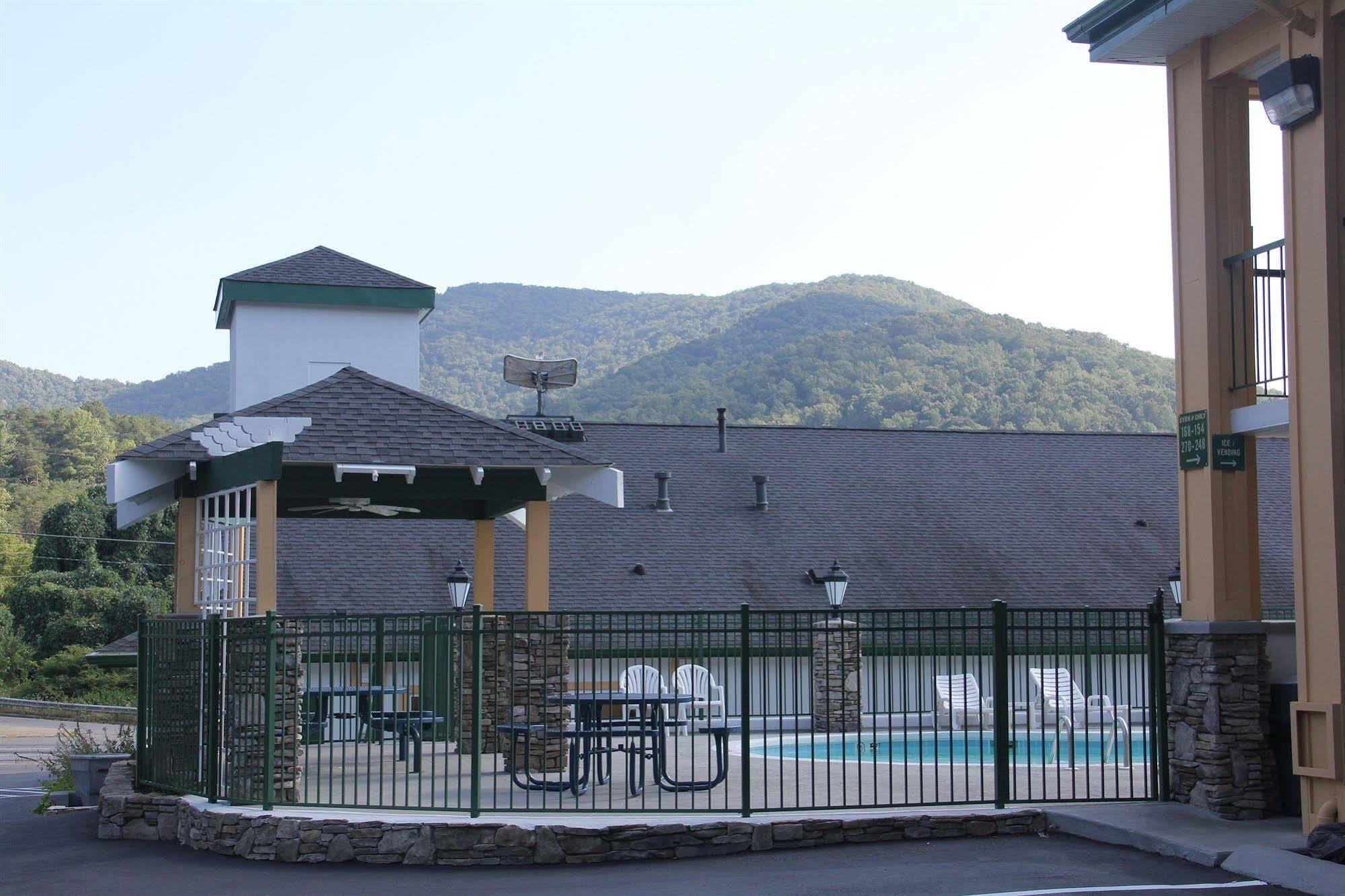 Quality Inn & Suites Biltmore East Asheville Exterior foto